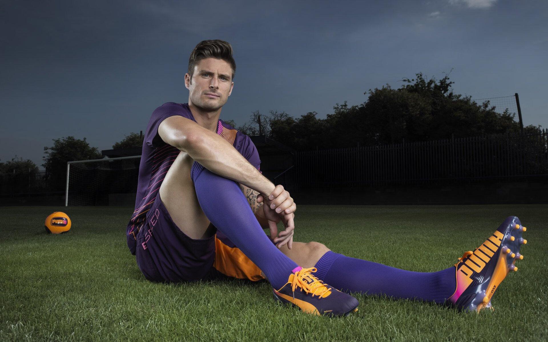 天才新星上演帽子戏法,助球队逆转夺冠